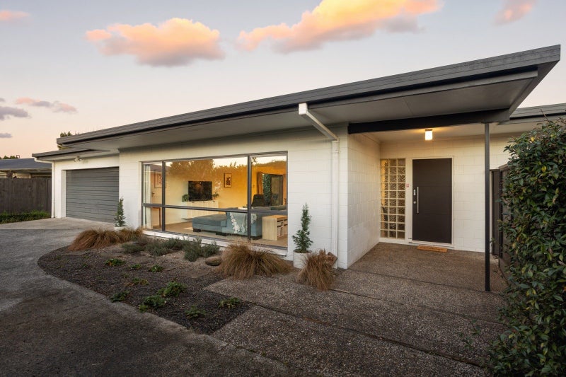 22 Seamer Place, St Andrews, Hamilton - Carousel 1