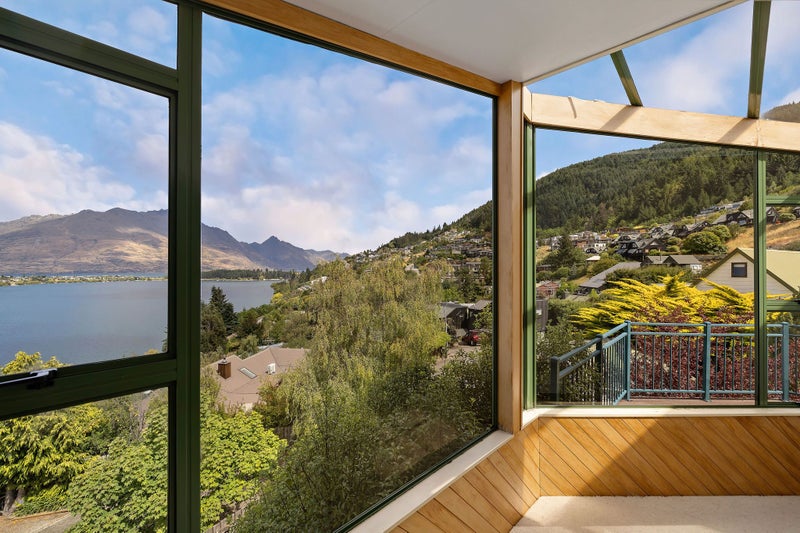 23 Golden Terrace, Queenstown Hill, Queenstown-Lakes, Otago - Carousel 2