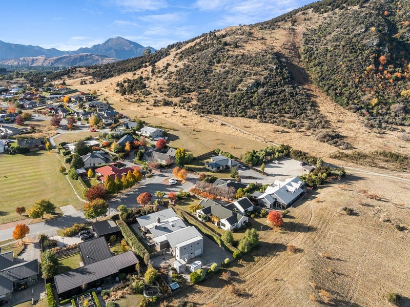 16 Allenby Place, Wanaka - Carousel 23
