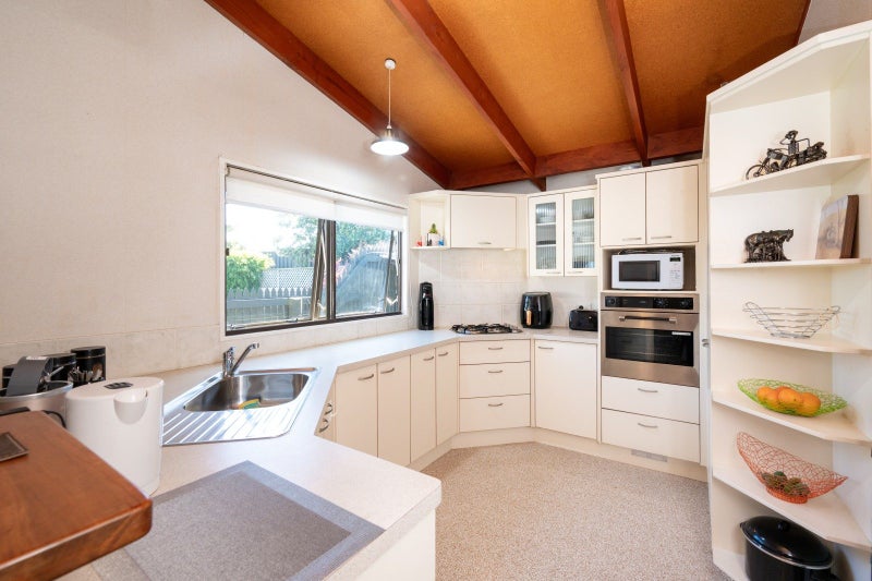 8/10 Clifton Road, Haumoana, Haumoana - Carousel 2