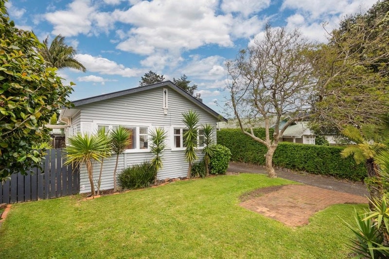 6 Phyllis Street, Mount Albert, Auckland - Carousel 1