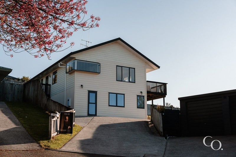 10 Taraire Mews, Pyes Pa, Tauranga - Carousel 1