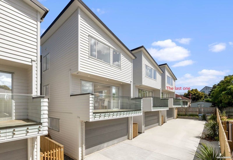 7E Waddell Avenue, Point England, Auckland - Carousel 1