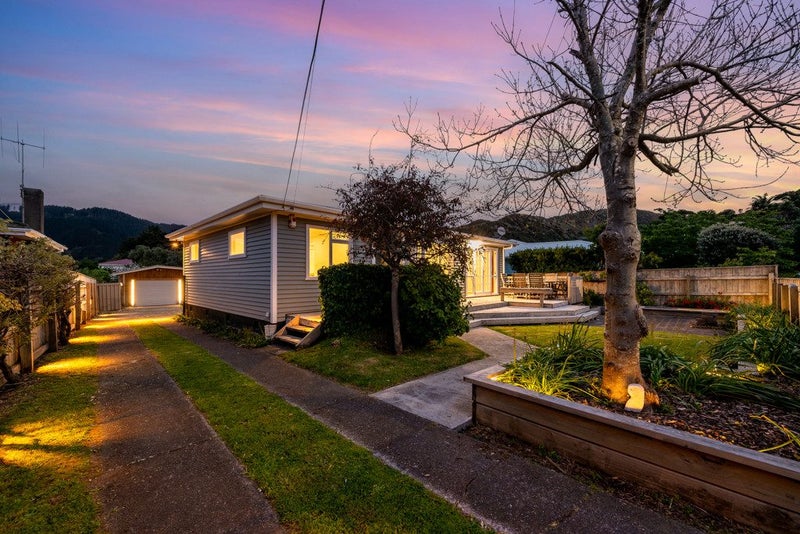 9 Clarkes Crescent, Paekakariki - Carousel 2