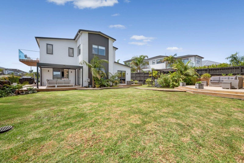 55 Eighth View Avenue, Beachlands, Auckland - Carousel 1