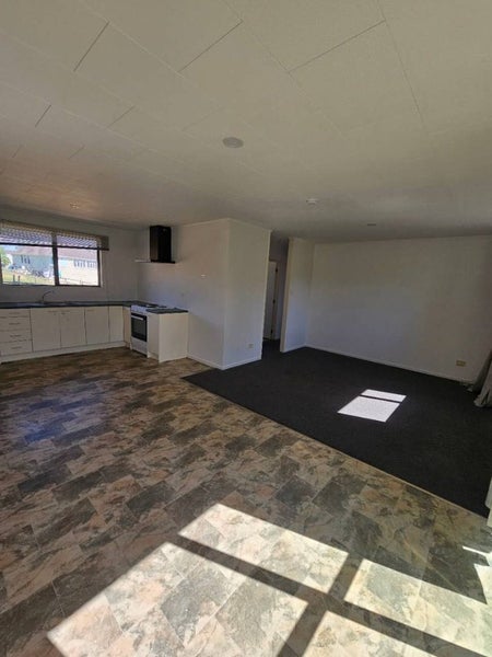 62 Leybourne Circle, Glen Innes, Auckland - Carousel 2