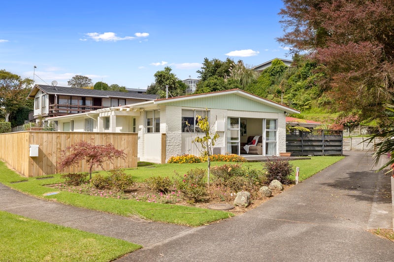1/12 Ambury Place, Merrilands, New Plymouth - Carousel 1