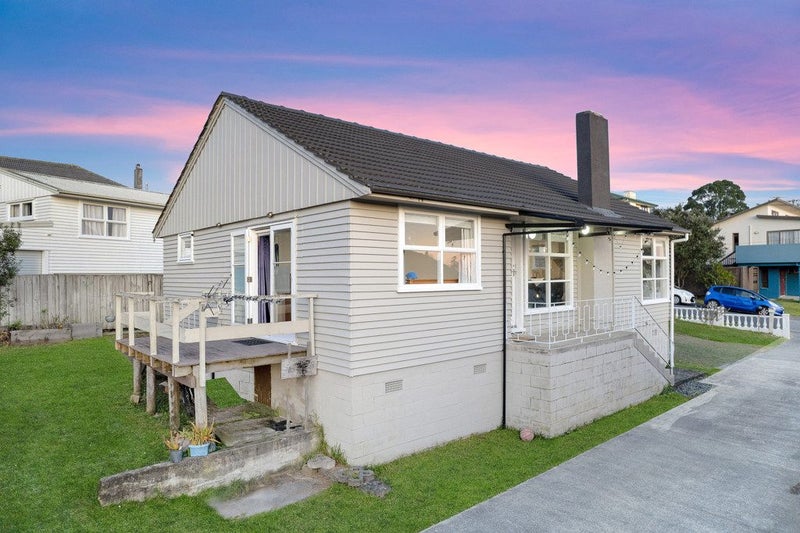 8 Winifred Avenue, Bayview, Auckland - Carousel 2