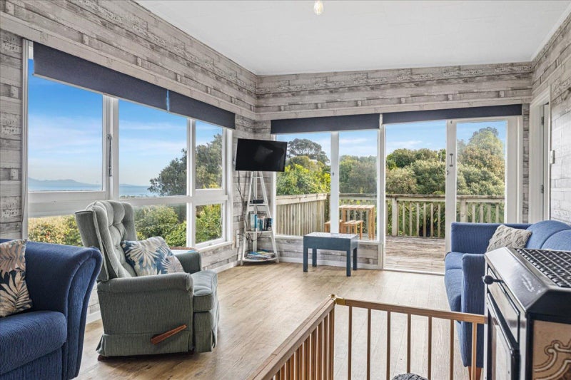 12 Takarei Terrace, Mōkau - Carousel 1