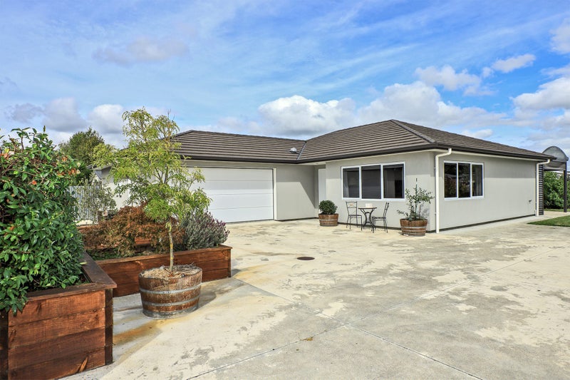2/416 Murdoch Road West, Raureka, Hastings - Carousel 1