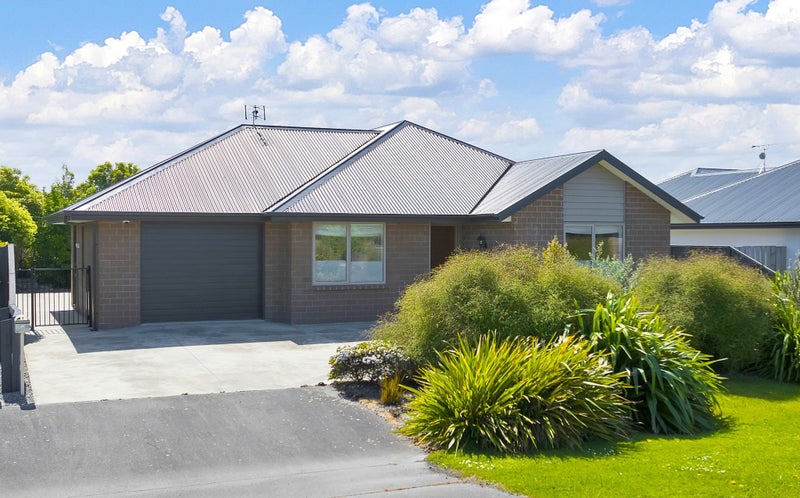 6 Retallick Way, Amberley, Amberley - Carousel 1