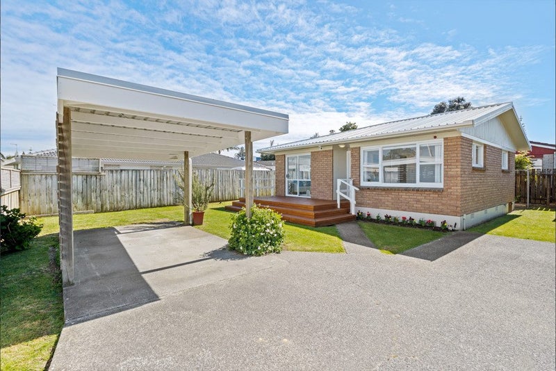 3/5 Empire Road, Orewa, Orewa - Carousel 1