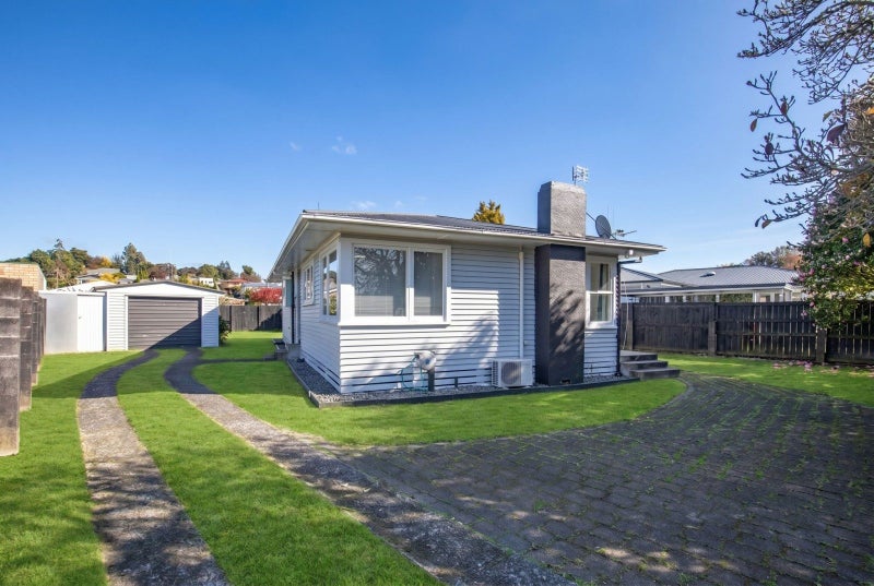 9 Panair Crescent, Hillcrest, Hamilton - Carousel 1