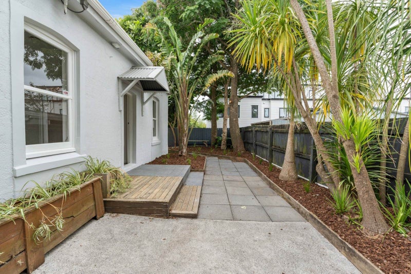 22A Harbour View Road, Te Atatu Peninsula, Auckland - Carousel 2