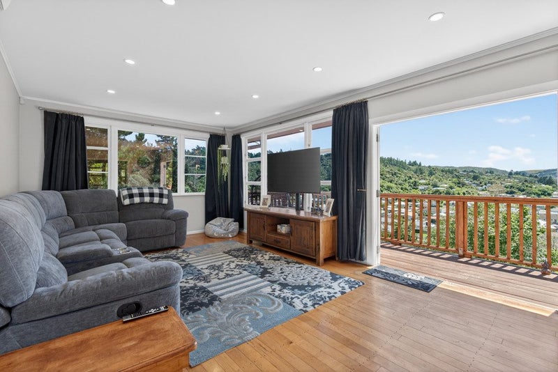 15 Thomson Grove, Stokes Valley, Lower Hutt - Carousel 1