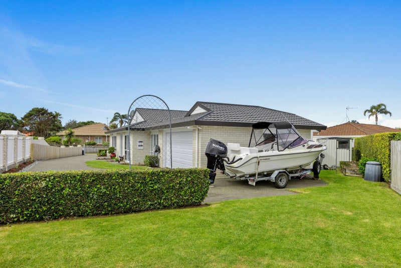 3 Lakeside Drive, Orewa, Orewa - Carousel 2