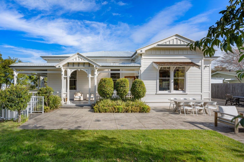 6 Thompson Road, Bluff Hill, Napier - Carousel 1