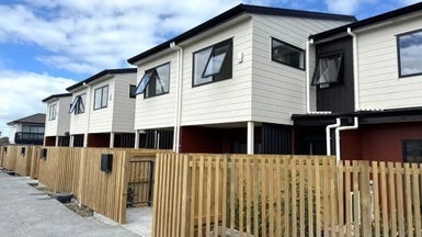 47 Plumley Crescent, Mangere, Auckland - Carousel 1