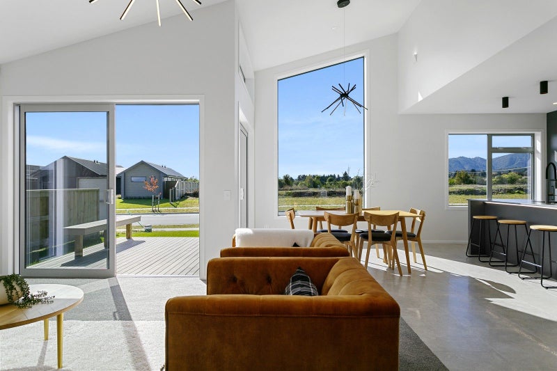 24 Raupo Crescent, Wharewaka, Taupo - Carousel 1