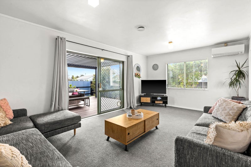 7 Ted Harpur Place, Onekawa, Napier - Carousel 2