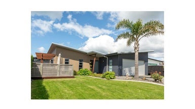 7 Surfers Avenue, Waihi Beach, Waihi Beach - Carousel 1