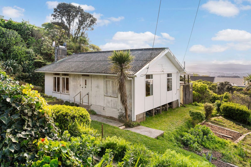 32 Whaui Street, Vogeltown, Wellington - Carousel 1