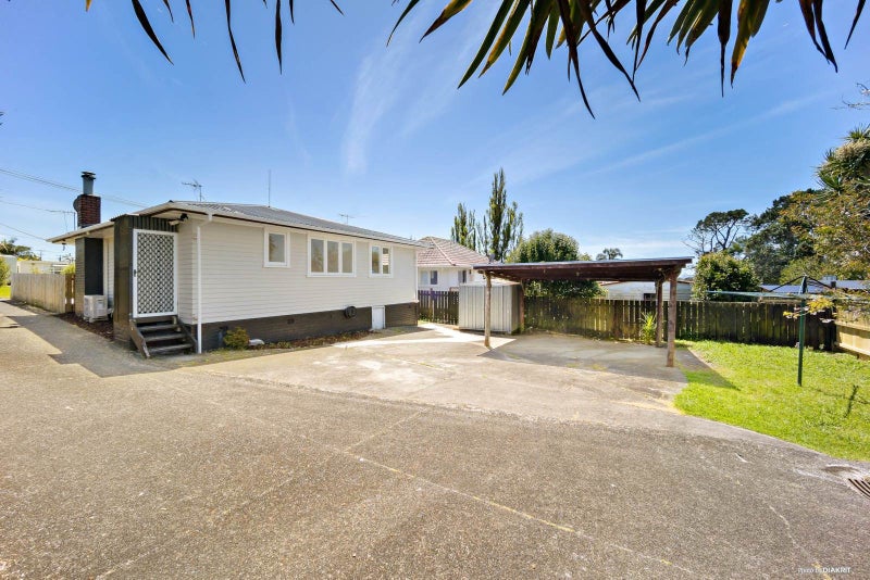 13 Bedford Street, Te Atatu South, Waitakere City, Auckland - Carousel 1