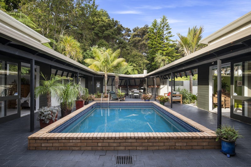 54 Tainui Road, Titirangi, Auckland - Carousel 1