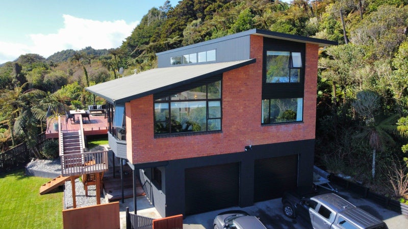 13 Stanton Crescent, Karoro, Greymouth - Carousel 1