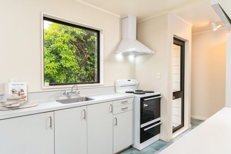 32D Shanly Street, Brown Owl, Upper Hutt - Carousel 2