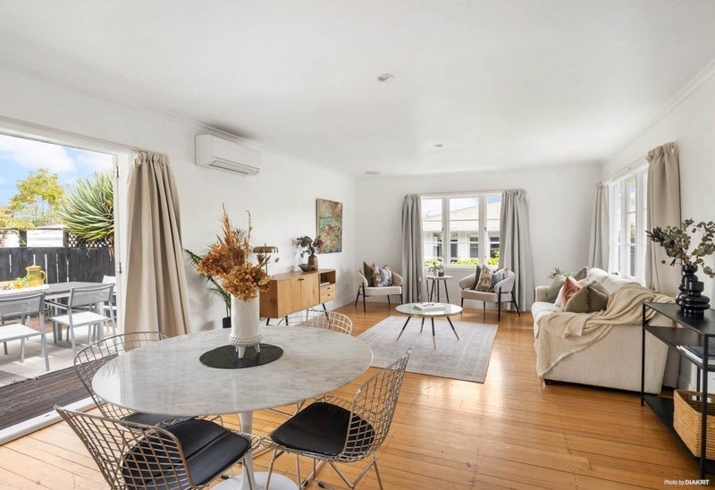 22 Strid Road, Te Atatu South, Auckland - Carousel 1