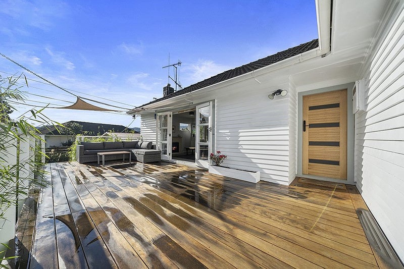 11 PURIRI ST , Wainuiomata, WAINUIOMATA - Carousel 1