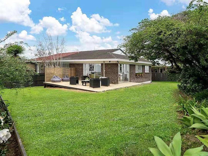 2/8 Galvan Avenue, Sunnyhills, Auckland - Carousel 1