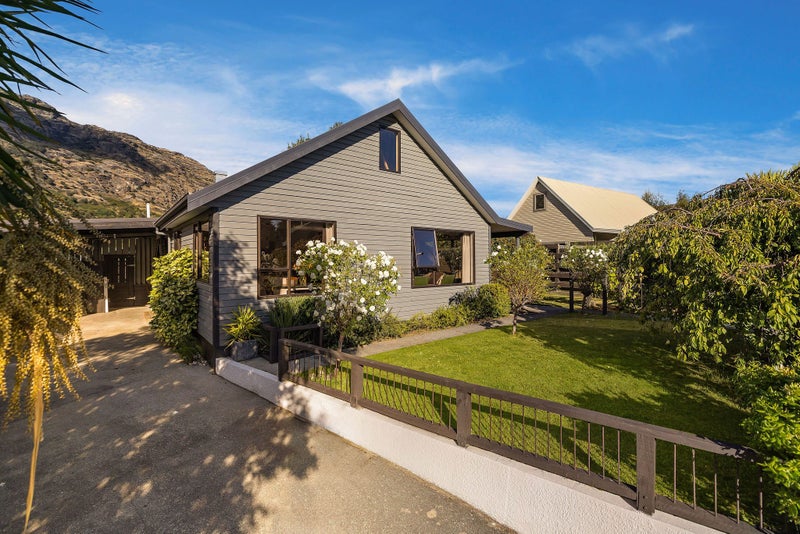 30 Remarkables Crescent, Frankton, Queenstown - Carousel 1
