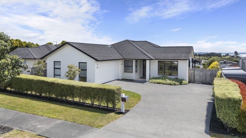 4 Mahutonga Avenue, Beachlands, Auckland - Carousel 1