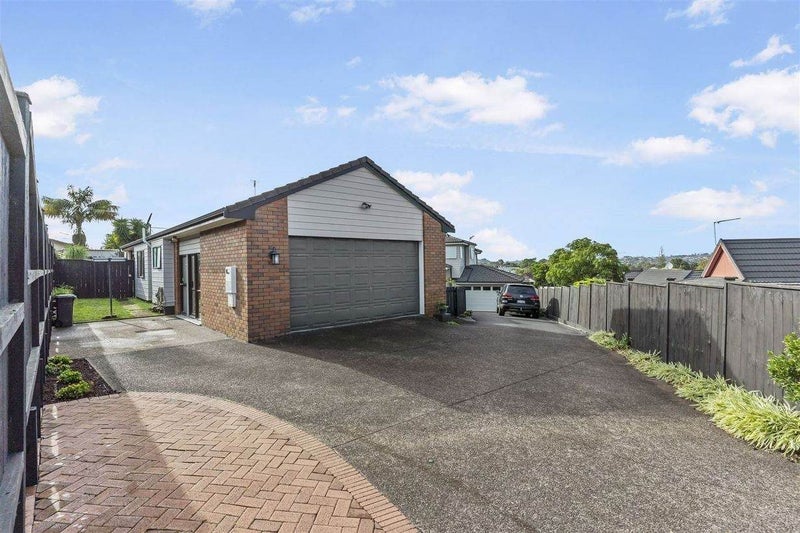 3 Citation Way, Botany Downs, Auckland - Carousel 2