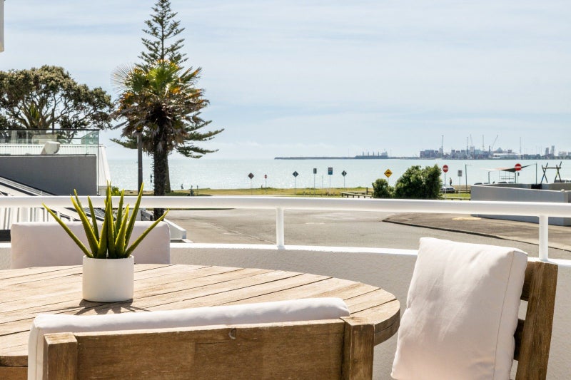 5 Gardiner Street, Westshore, Napier - Carousel 1