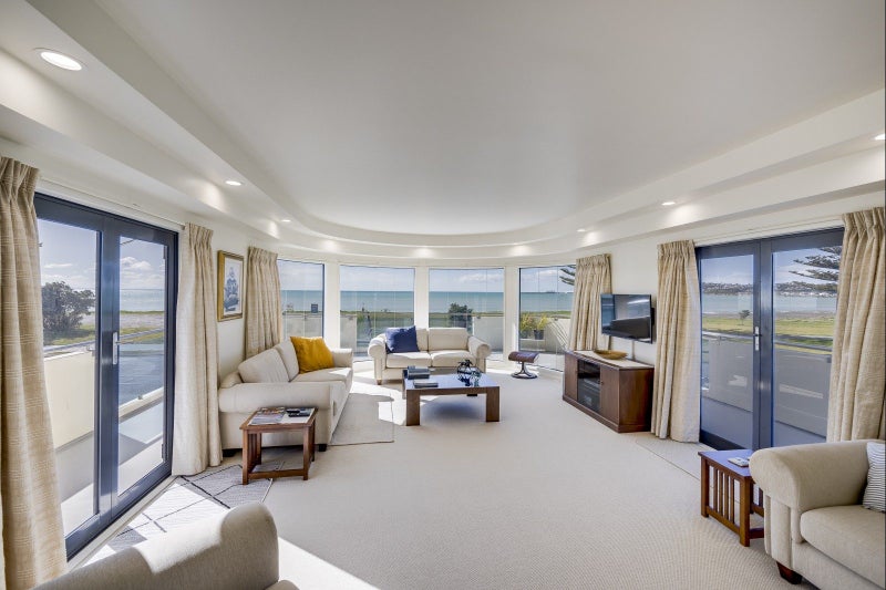 24 The Esplanade, Westshore, Napier - Carousel 1