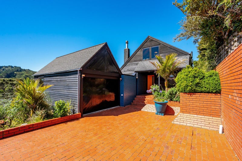 1 Indira Place, Khandallah, Wellington - Carousel 1