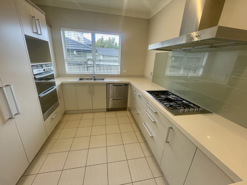 8 Robert Sale Rise, Stonefields, Auckland - Carousel 2