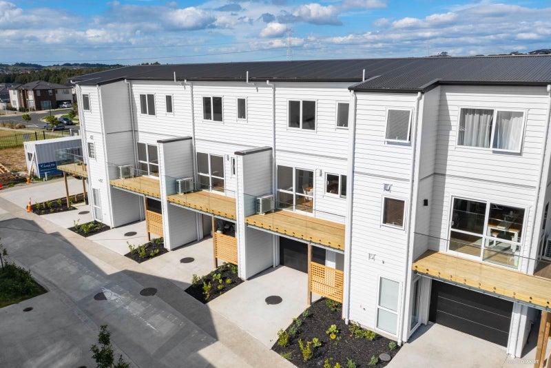 42 Cloonlyon Drive, Flat Bush, Auckland - Carousel 1