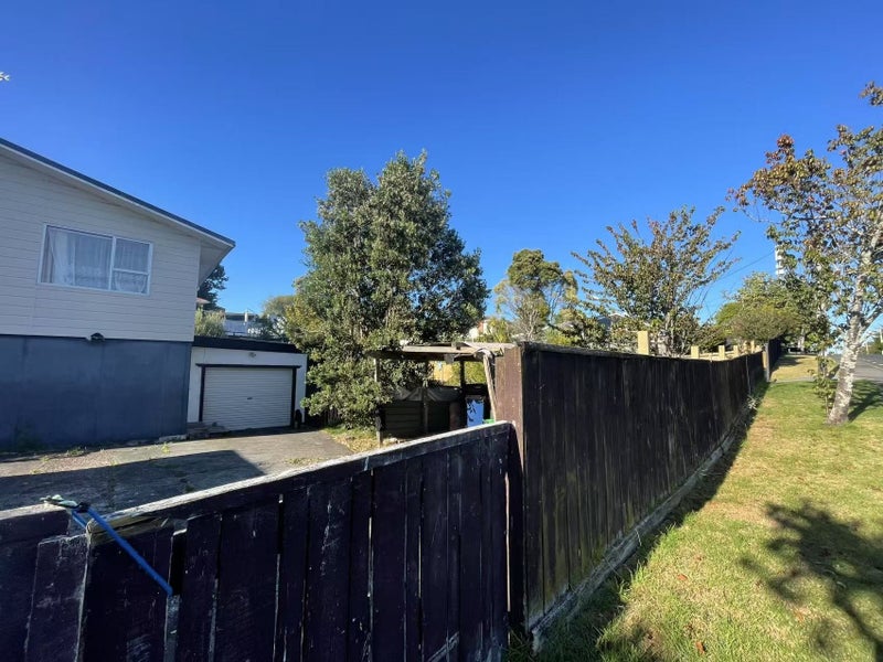 147 Beach Haven Road, Beach Haven, Auckland - Carousel 2