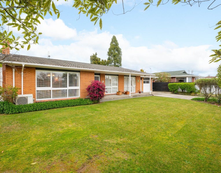 46 Chedworth Avenue, Chedworth, Hamilton - Carousel 1