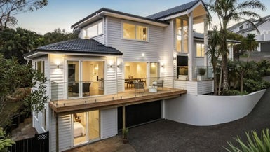 17 Asbury Crescent, Campbells Bay, Auckland - Carousel 1