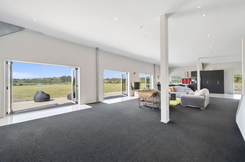 141 Wades Road, Howick - Carousel 1