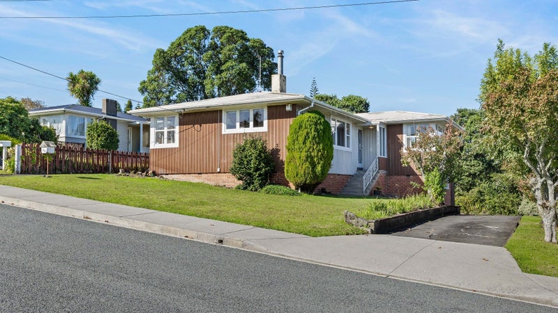 30 Sylvan Crescent, Te Atatu South, Auckland - Carousel 1
