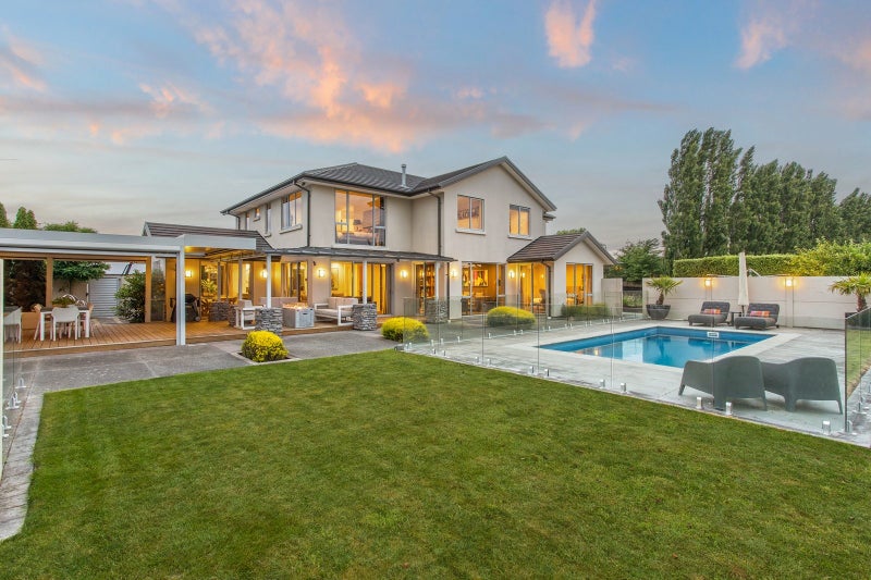 16 Queenswood Gardens, Mairehau, Christchurch - Carousel 1