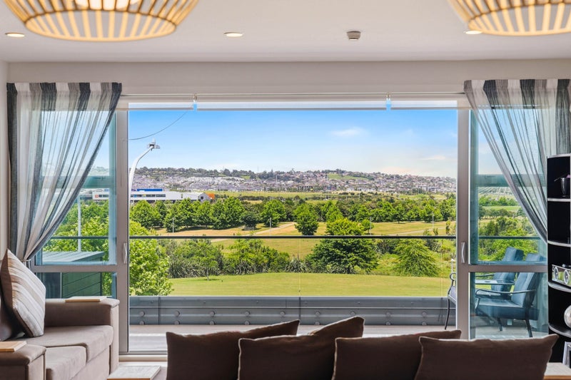 15/63 Kestev Drive, Flat Bush, Auckland - Carousel 1