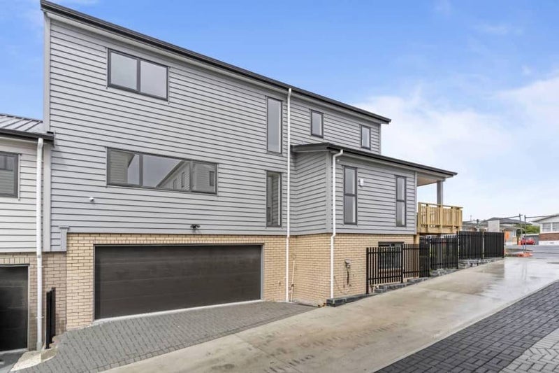 135C Te Atatu Road, Te Atatu South, Auckland - Carousel 1