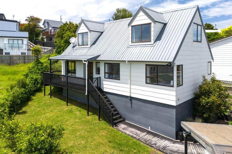 2/8 Sunward Rise, Glenfield, Auckland - Carousel 1